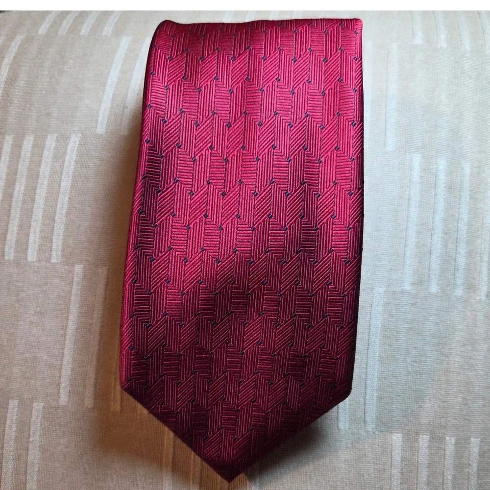 Jones New York Mens 100% Silk Red Geometric Pattern Necktie‎